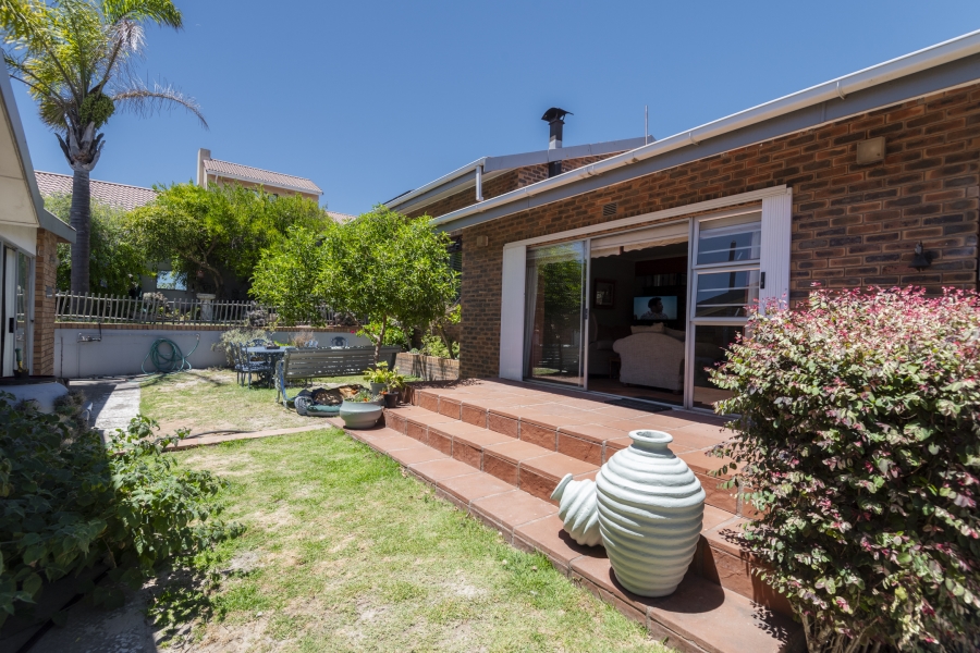 4 Bedroom Property for Sale in Middedorp Western Cape